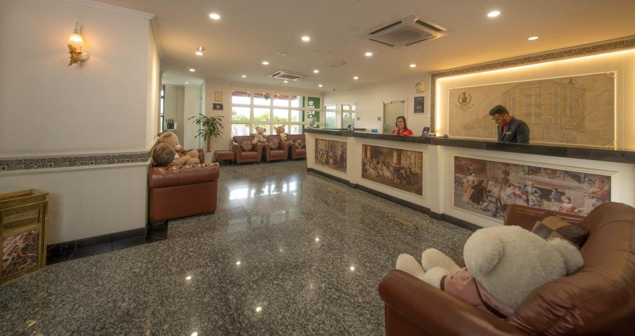 1 Million Hotel Johor Bahru Exterior photo