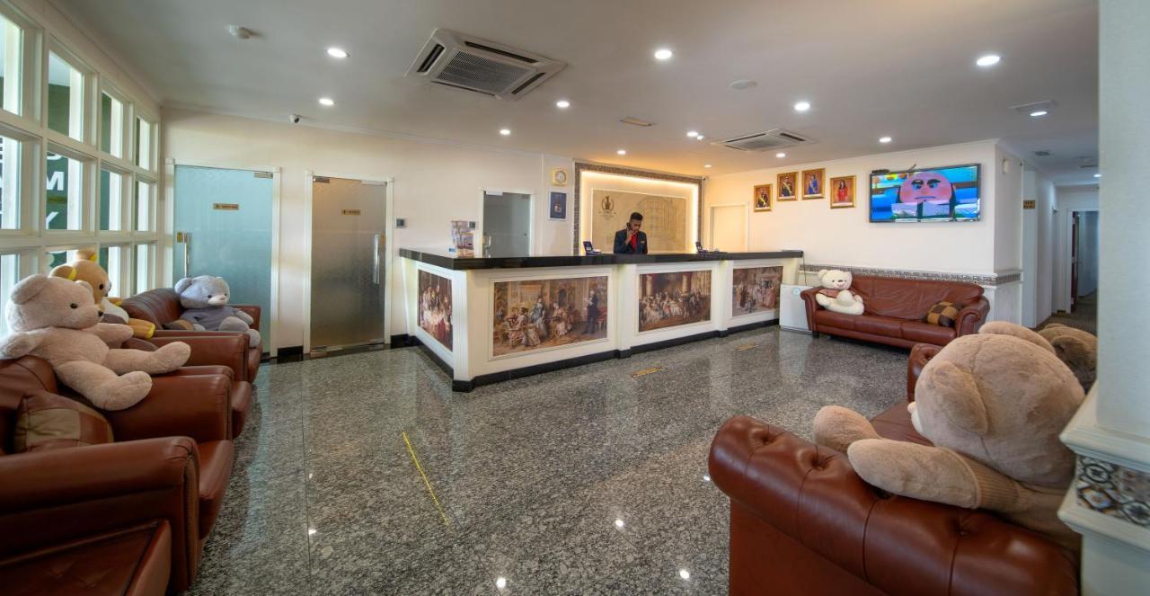 1 Million Hotel Johor Bahru Exterior photo