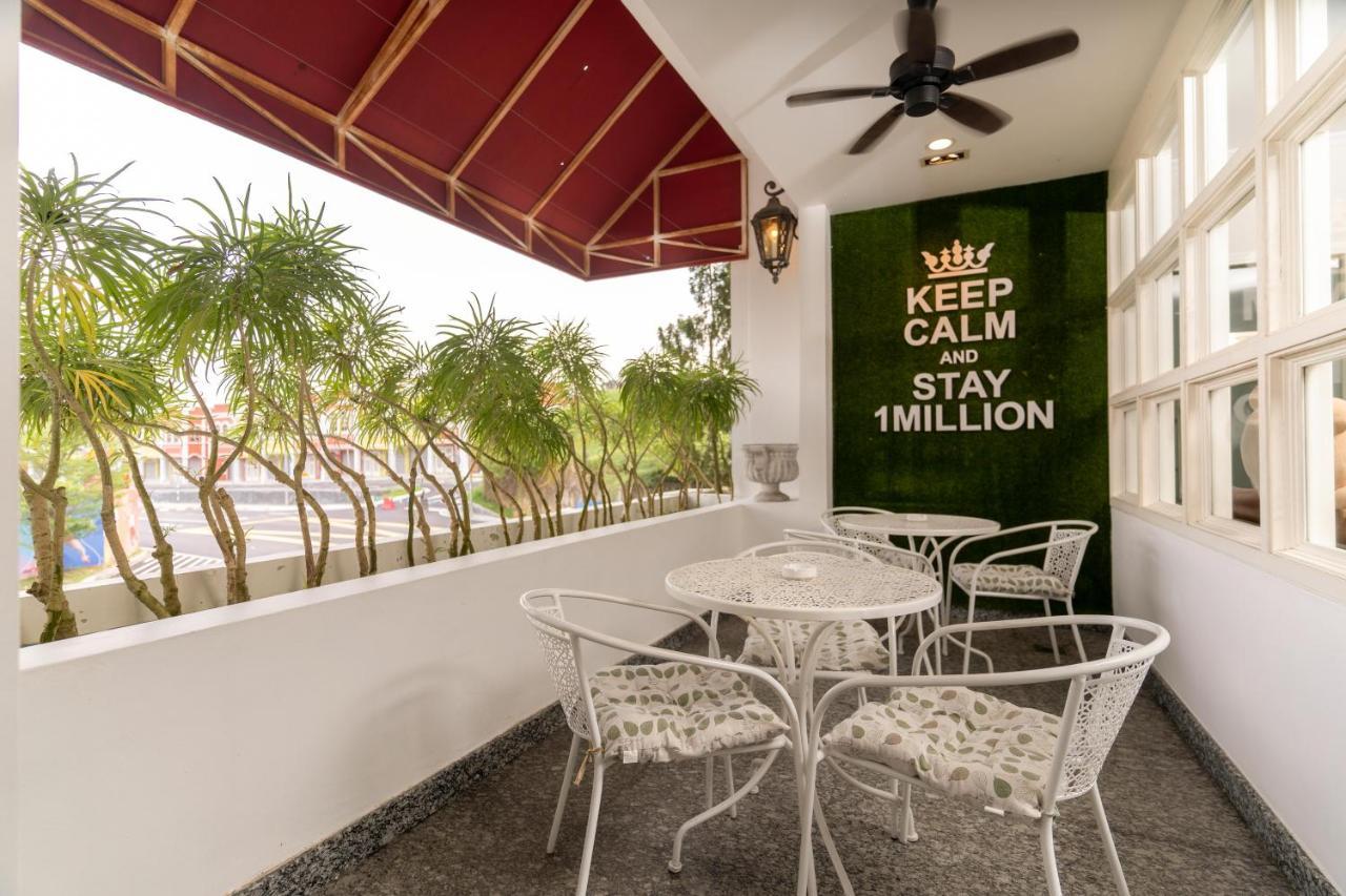 1 Million Hotel Johor Bahru Exterior photo