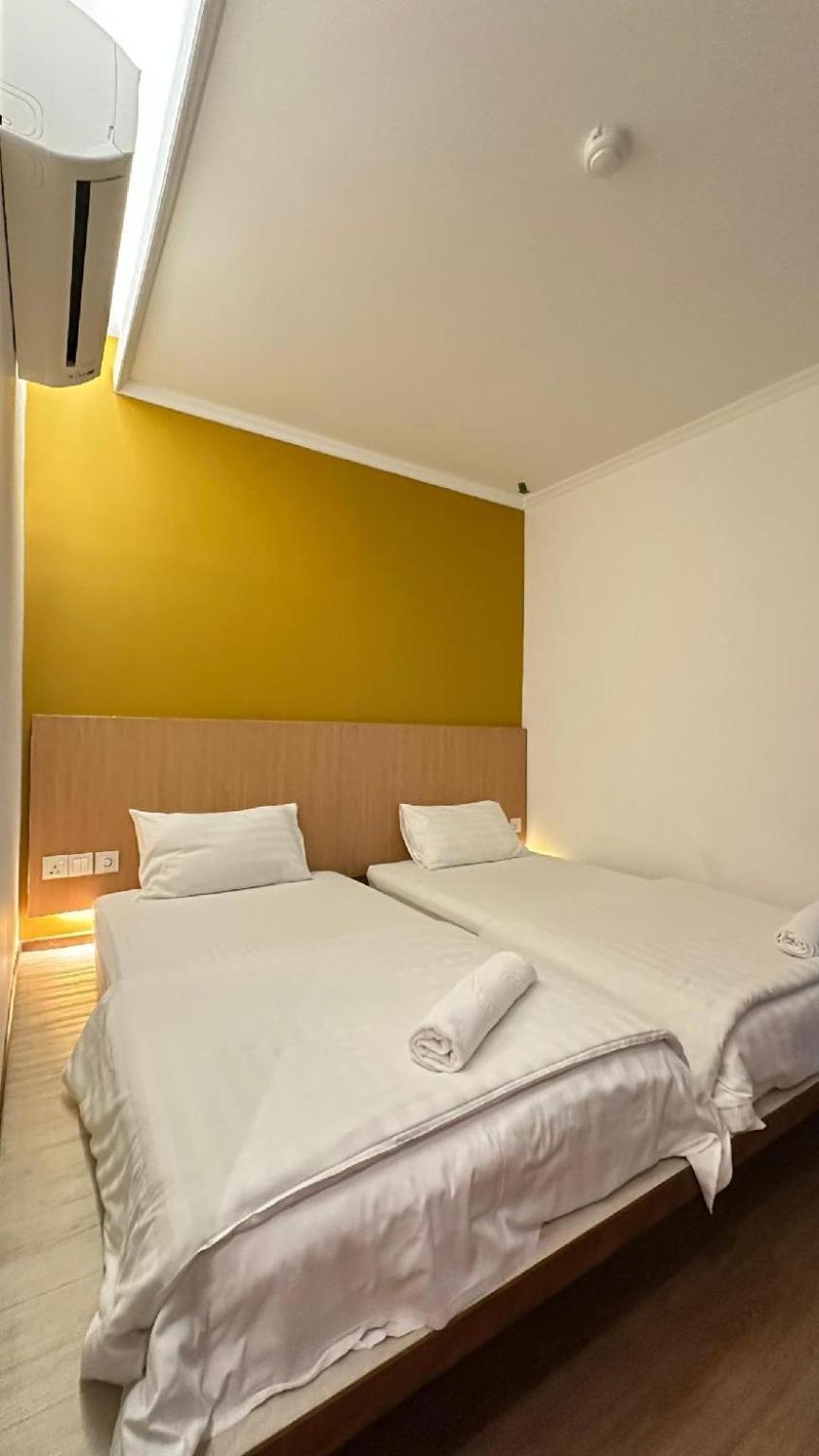1 Million Hotel Johor Bahru Exterior photo